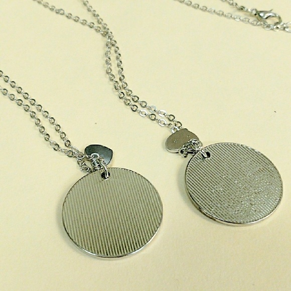 CLOSET CLOSING DISCOUNTED, Set of Grandma/Granddaughter ❤️love ❤️necklace set - Picture 3 of 4